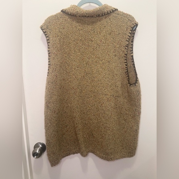 vintage-style knit zip-up sweater vest by the brand Erika. - Picture 2 of 8